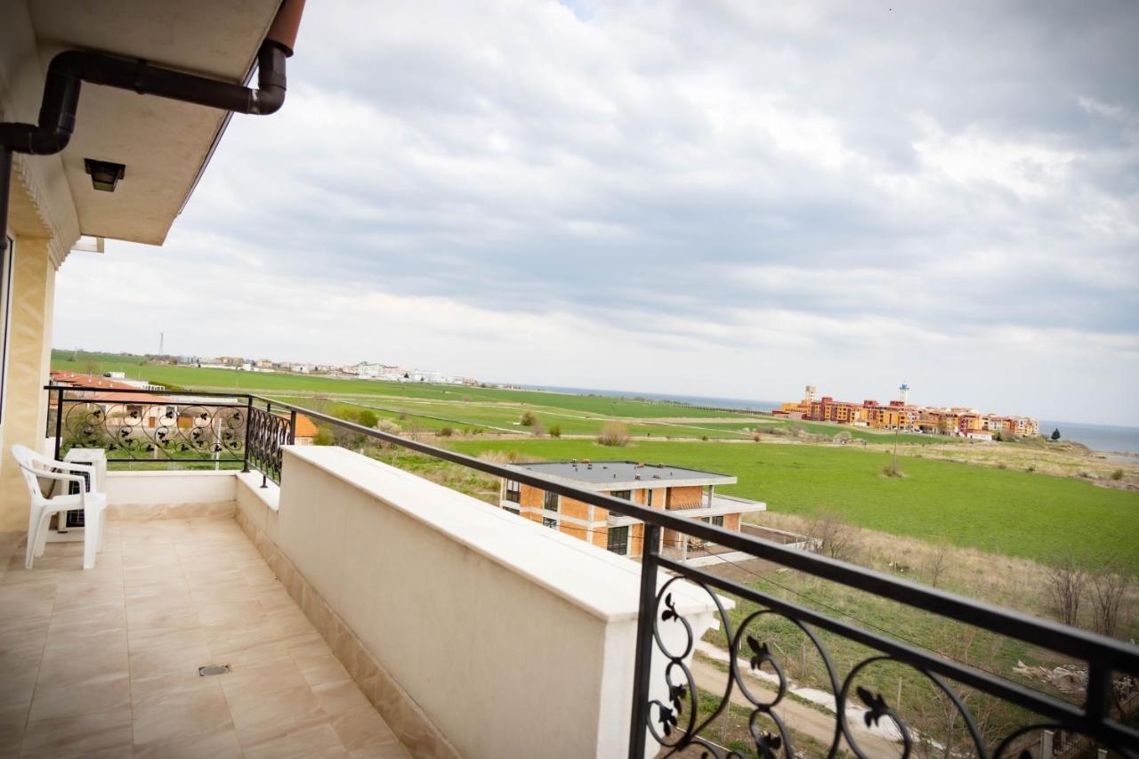 Семеен Хотел Прованс Ахелой Exterior photo